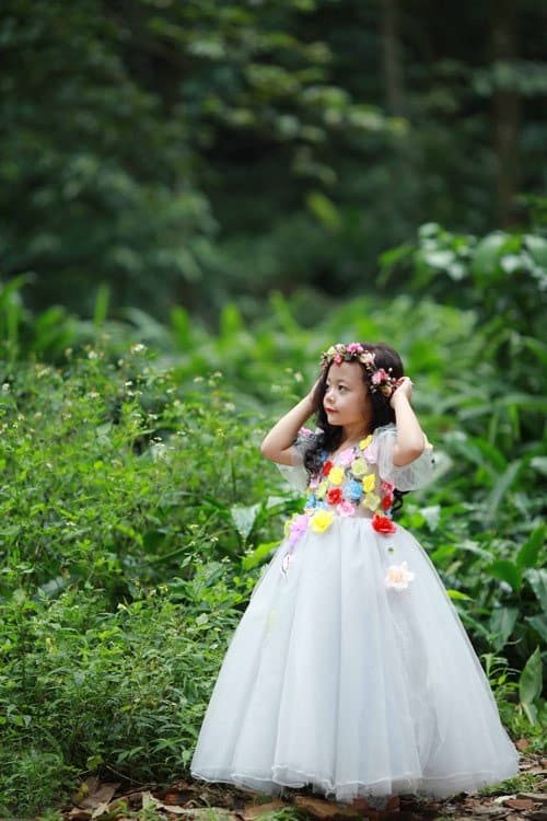 Những cách tạo dáng chụp ảnh với váy xòe dễ thương và thu hút  Điện thoại  Vivo